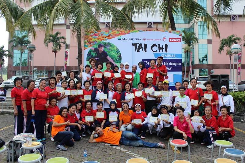 Project - Mal Ciputra - Sehat Holistik dengan Terapi Tawa - Foto bersama