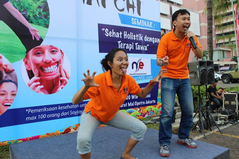 Project - Mal Ciputra - Sehat Holistik dengan Terapi Tawa - Vesperina & Haryadi menjelaskan Tawa Singa